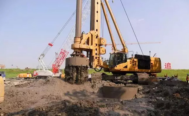 旋挖鉆在軟泥地層吸鉆、塌孔、超方和卸渣困難等問題.jpg