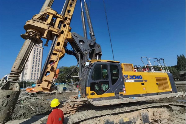 衢麗鐵路樁基礎成孔方面，旋挖鉆機有重要的應用價值.jpg