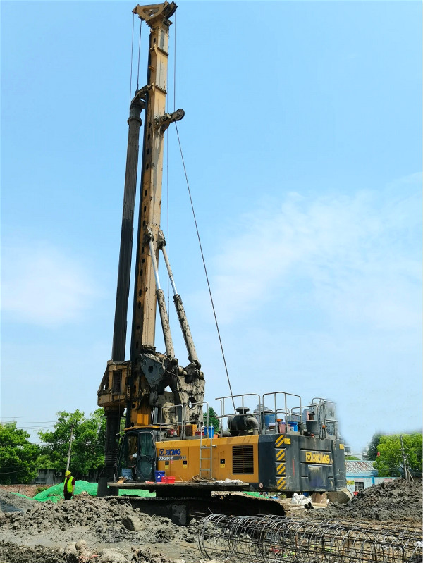 衡永高速，徐工XR280E旋挖鉆機(jī)作為主力設(shè)備.jpg