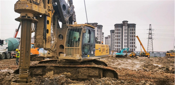 XR360、280D旋挖鉆機(jī)打800-1200mm孔徑樁.jpg
